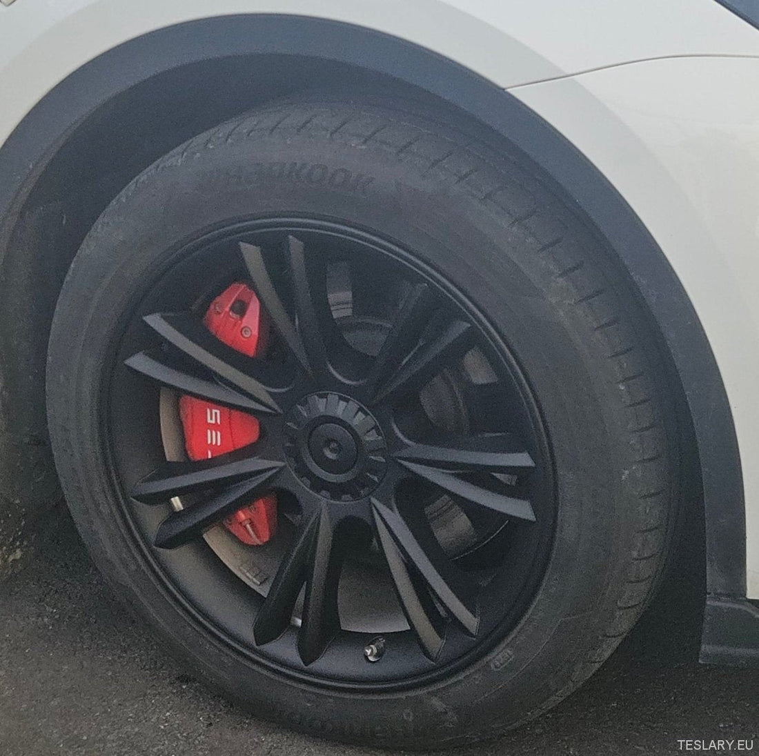 Accessoires Voor Tesla: Upgrade met Matte Zwarte Wielcovers