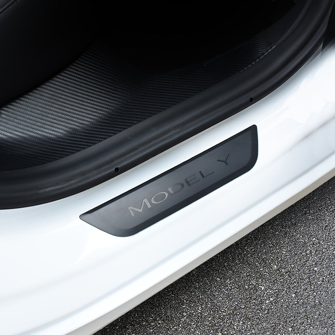 Tesla Model Y: Versterk Bescherming met Sill Panelen