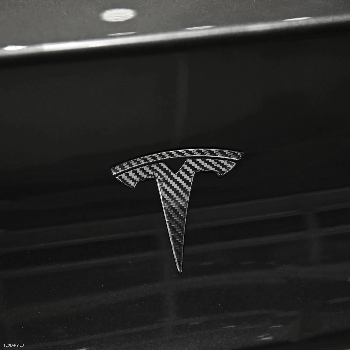 Tesla Model 3/y bakhale logo svart, karbon, krom, rød
