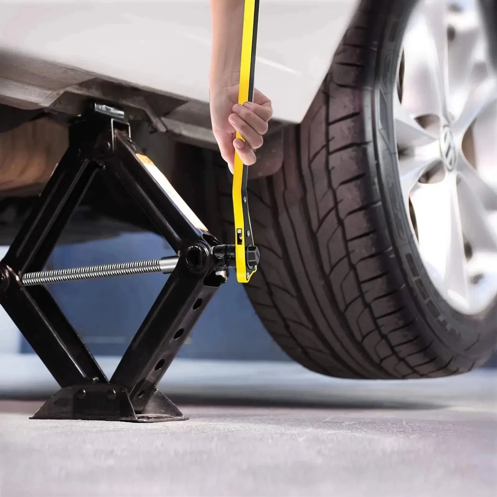 Car Wheel Jack with Ratchet Wrench for EVs Including Tesla Models 3 Y S X - TESLARY Tesla Shop Accessories Europe Nederlands Dublin Cork Ireland Deutschland Espana Alicante France Italia