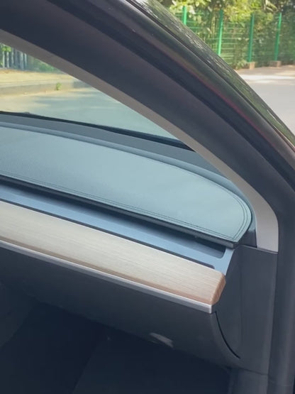 Tesla y Dashboard Interior Protector (Model Y -logo)